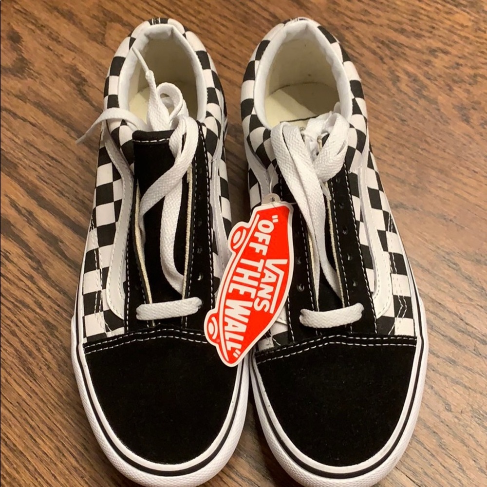 Never worn before, original tag, Vans. Size 6